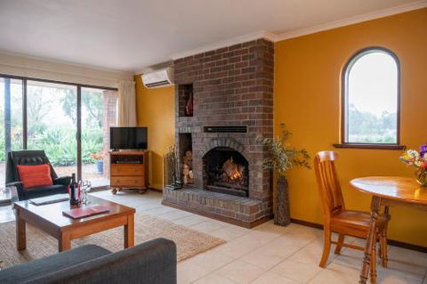 Linger Longer Vineyard Bed & Breakfast - Events Australia 6