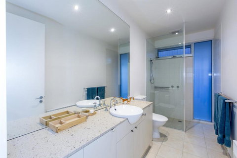 STYLISH HOLIDAY HOME OPPOSITE SURF - Events Australia 2