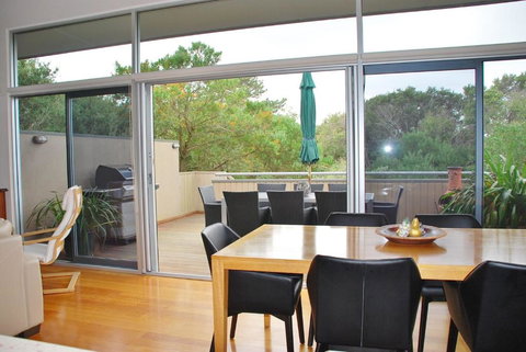 STYLISH HOLIDAY HOME OPPOSITE SURF - Events Australia 4