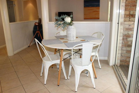FRANGIPANI BEACH HOUSE PET FRIENDLY 22 Belbourie Cres Boomerang Beach - Events Australia 3