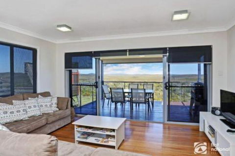 Jinalong 17 Pacific Street Family Home Great Views. - Events Australia 0