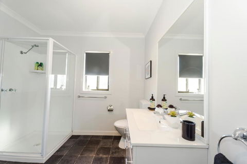 Bircoo Cottage Beach & Golf Getaway - Events Australia 2