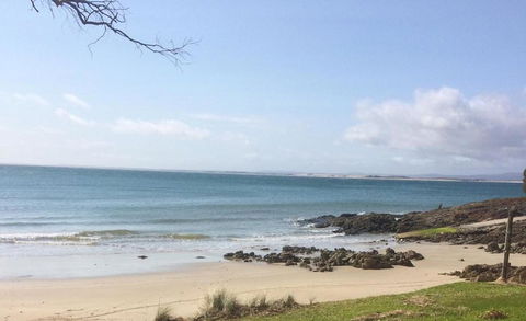 Bircoo Cottage Beach & Golf Getaway - Events Australia 4