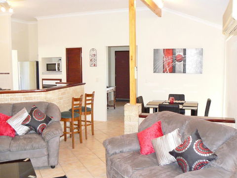 Geraldton Luxury Retreat 2 With Free Netflix - Events Australia 1