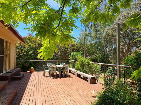 Stonewall Jindabyne - Tourism Bookings 2