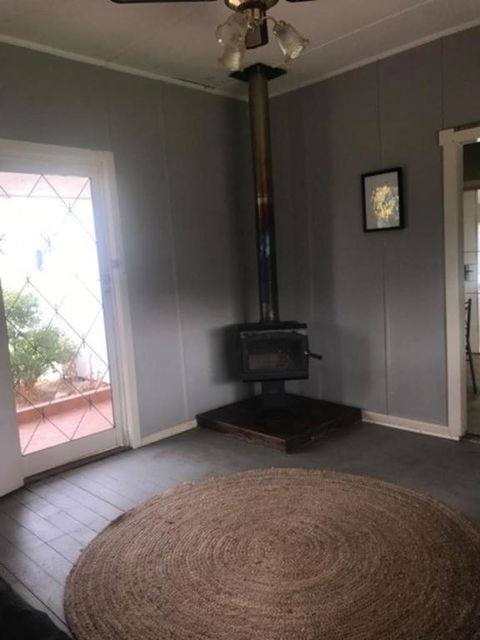 Cosy Country Cottage With AirCon - Events Australia 4