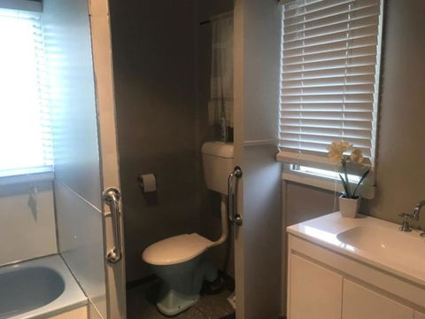 Cosy Country Cottage With AirCon - Events Australia 5