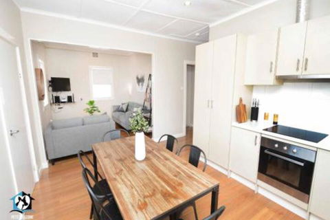 Just Renovated 2BR Cottage In Heart Of Wentworth - Events Australia 4