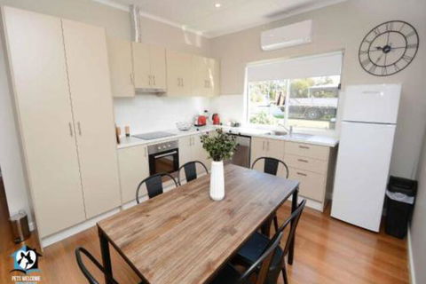 Just Renovated 2BR Cottage In Heart Of Wentworth - Events Australia 6