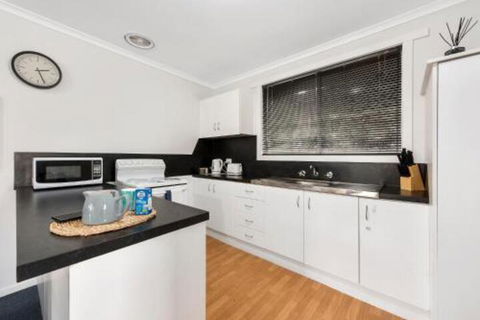 Elkie Villa 2 Bedroom Unit Burnie - Events Australia 4