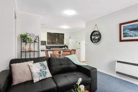 Elkie Villa 2 Bedroom Unit Burnie - Events Australia 6