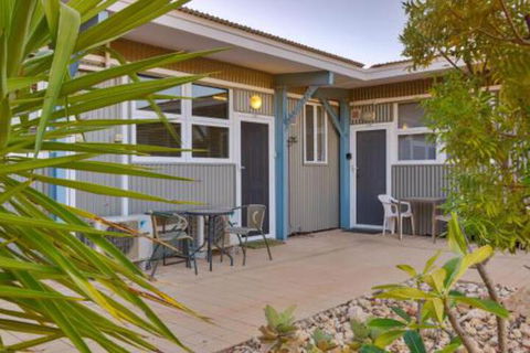 Getaway Villas Unit 38 5 1 Bedroom Self Contained Accommodation - Accommodation Europe 0