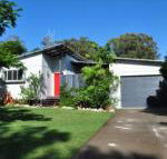 10 Double Island Drive Modern family home centrally located swimming pool  outdoor area - Accommodation Europe