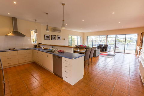 The Loft Waterfront With Private Pool - Events Australia 3