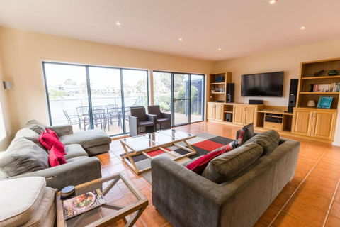 The Loft Waterfront With Private Pool - Events Australia 7