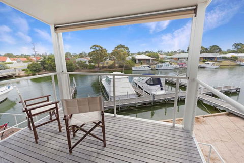 Beach 2 Waterfront Villa & Beach - Events Australia 3