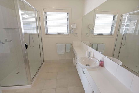 Beach 2 Waterfront Villa & Beach - Events Australia 4