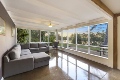 Bluff View River House Stunning Riverfront - Events Australia 6