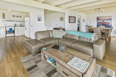 Tanjil A Stroll From The Water In Paynesville - Events Australia 5