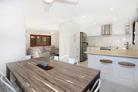 FABULOUS HOLIDAY HIDEAWAY COOLUM BEACH - Events Australia 6