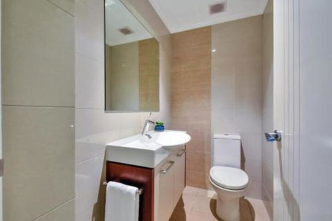 Oceana Darwin Central Oceanfront 3 Bedroom 2 Lounge Room Pool Gym Tennis Court Sleeps 9 - Events Australia 5