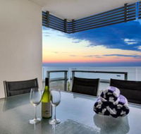 Oceana Darwin Central Oceanfront 3 bedroom 2 Lounge Room Pool Gym Tennis Court Sleeps 9 - Tourism Bookings