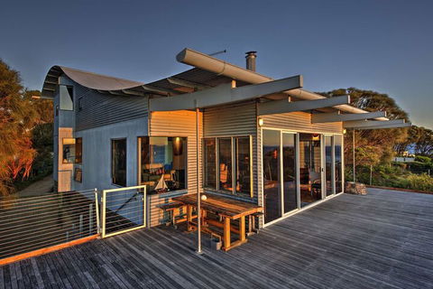 Waves - Tourism Bookings 2