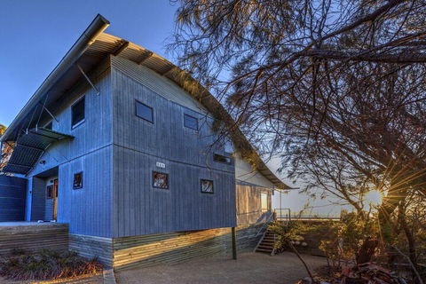 Waves - Tourism Bookings 4