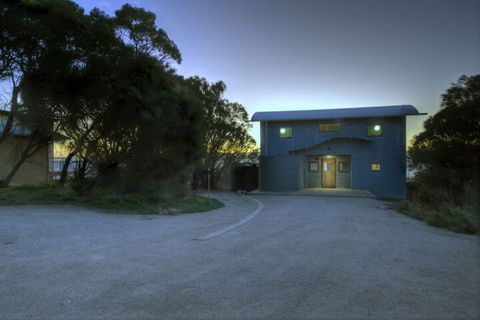 Waves - Tourism Bookings 5