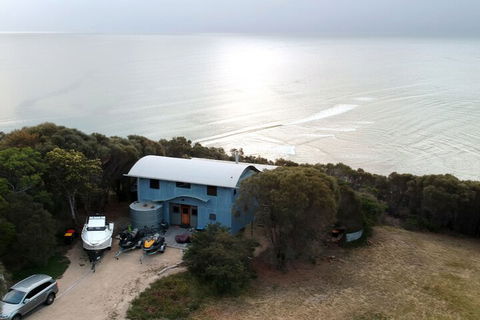 Waves - Tourism Bookings 1