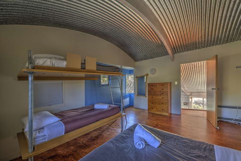 Waves - Tourism Bookings 7