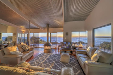 Waves - Tourism Bookings 0