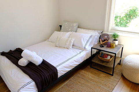 White House - Accommodation Europe 6