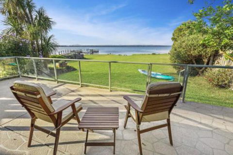 Eagle Point Getaway Waterfront Serenity! - Events Australia 0