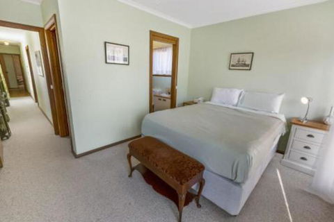 Eagle Point Getaway Waterfront Serenity! - Events Australia 3
