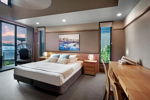 Yacht Club Villa 33 Serenity 4 Bedroom 4 Bathroom House Ocean Views 2 Buggies - Accommodation Europe 1