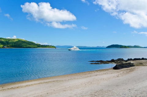 Yacht Club Villa 33 Serenity 4 Bedroom 4 Bathroom House Ocean Views 2 Buggies - Accommodation Europe 5