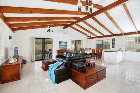 Michael Street 39 Golden Beach - Events Australia 3