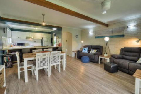 Harbour Court On The Bay - Accommodation Europe 4
