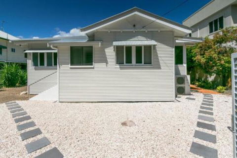 Charming Home By The Sea - Accommodation Europe 4