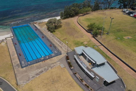 JUST 4 YOU! Amazing Sea Views WIFI Fullly Air Conditioned King Bed - Events Australia 4