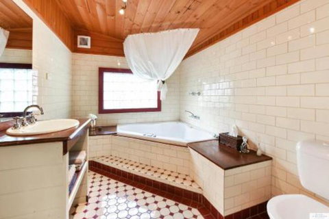 Lovel Cottage - Events Australia 1