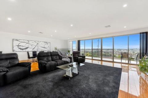 BENGALEE EXECUTIVE TOWNHOUSE MODERN & STYLISH - Accommodation Europe 6