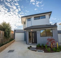 Trendy Sweet Home In Blackburn South - Accommodation Europe