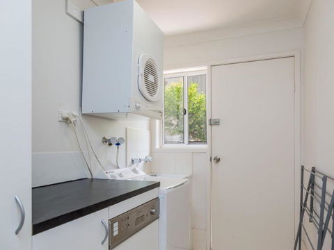 Lovely Modern Villa Amidst Peaceful Surroundings - Events Australia 5