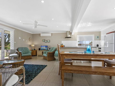 HILLTOP HAVEN In MOLLYMOOK - Events Australia 4