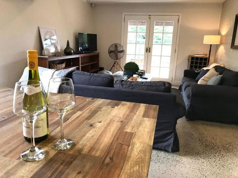 YSG The Edward Townhouse 151 Walk To Town - Tourism Bookings 2