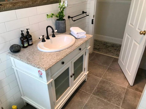 YSG The Edward Townhouse 153 Walk To Town - Tourism Bookings 4