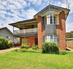 The Crescent Pet Friendly 1 Min to Beach - Tourism Bookings
