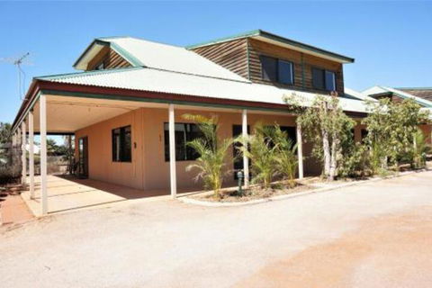 Ningaloo Breeze Villa 4 3 Bedroom Fully Self Contained Holiday Accommodation - Events Australia 0